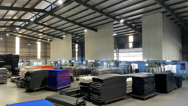 Cần xác định độ dày, Shore, màu, khổ tấm hoặc cuộn, dung sai cắt và mục